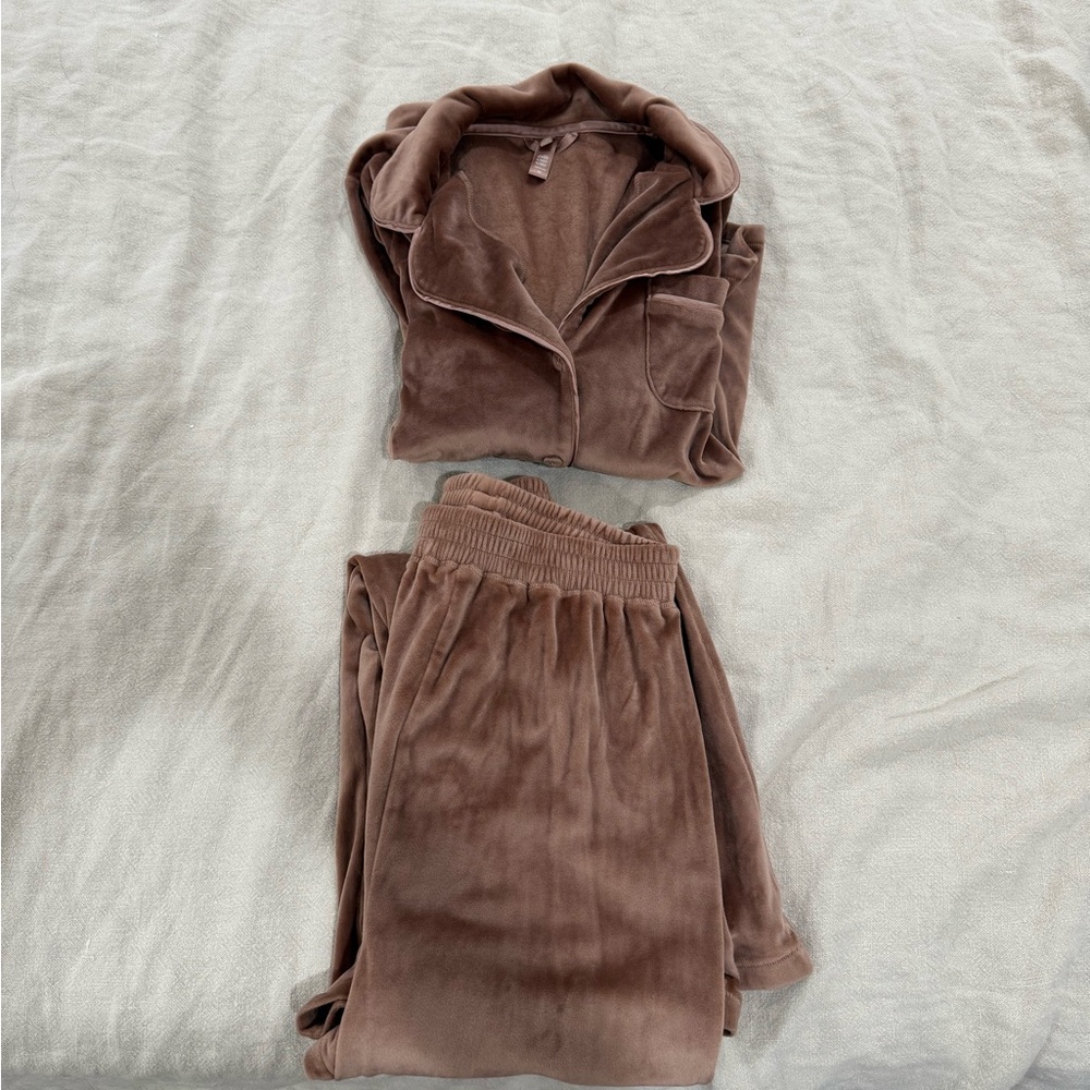 SKIMS Soft Velour Lounge Set